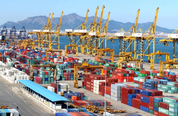 ����ȫ�򾭼÷�չ���Ϻ��������������ڼ�װ������������������